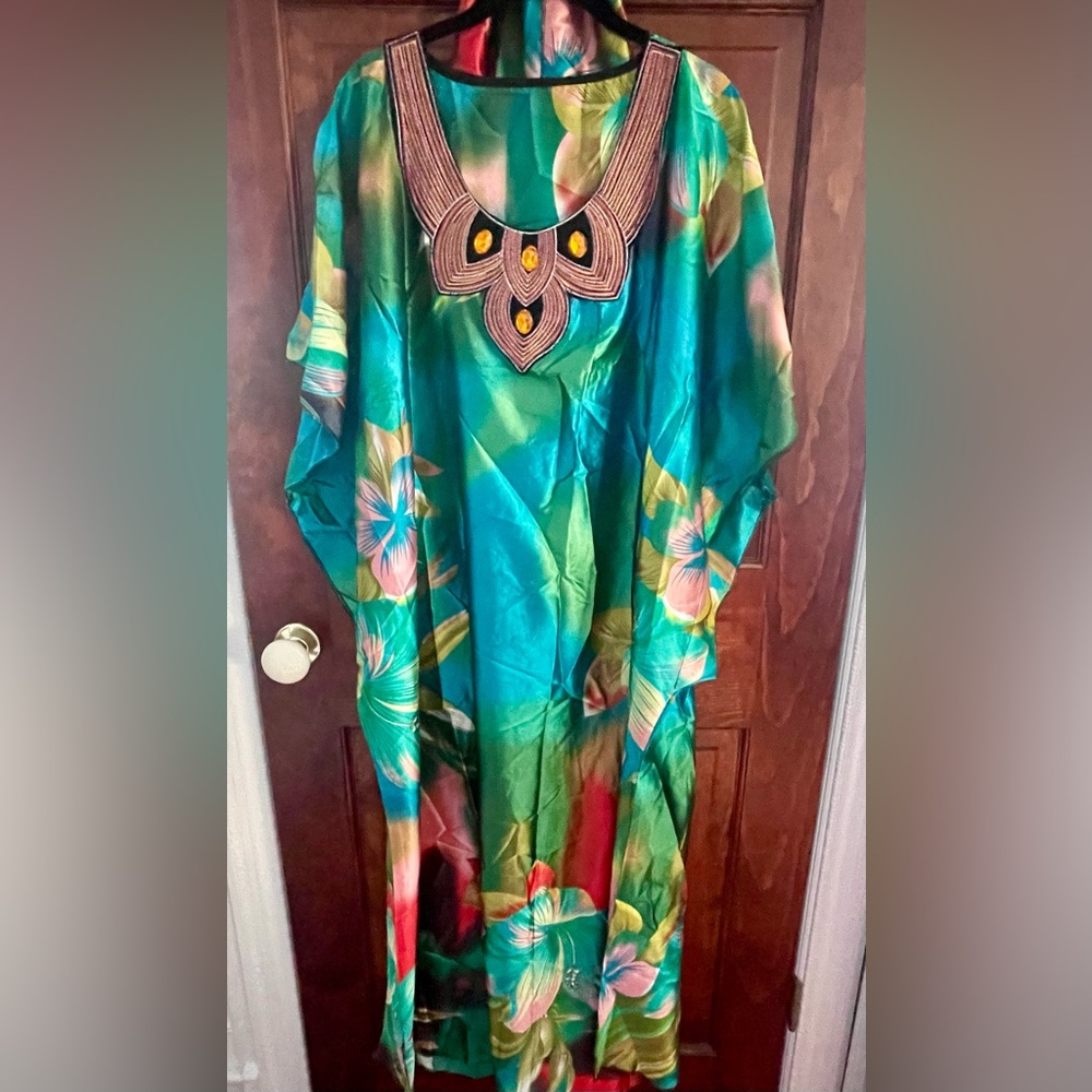 NEW set: African jeweled floral print sheen tunic kaftan with matching scarf OS